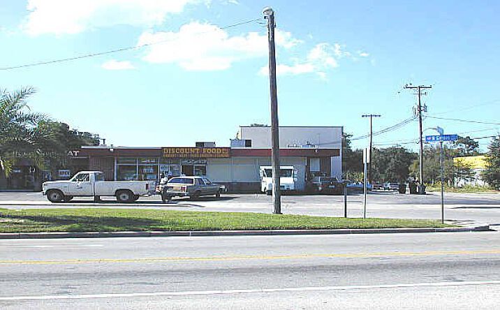 Pictures of Retail property located at 1502 North Garden Avenue, Clearwater, FL 33755 for lease - image #1