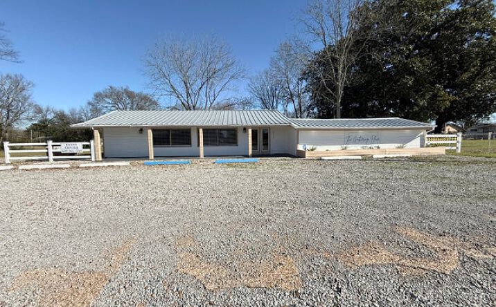 Pictures of Retail, Office, Special Purpose property located at 320 19th Street North, Columbus, MS 39701 for lease - image #1