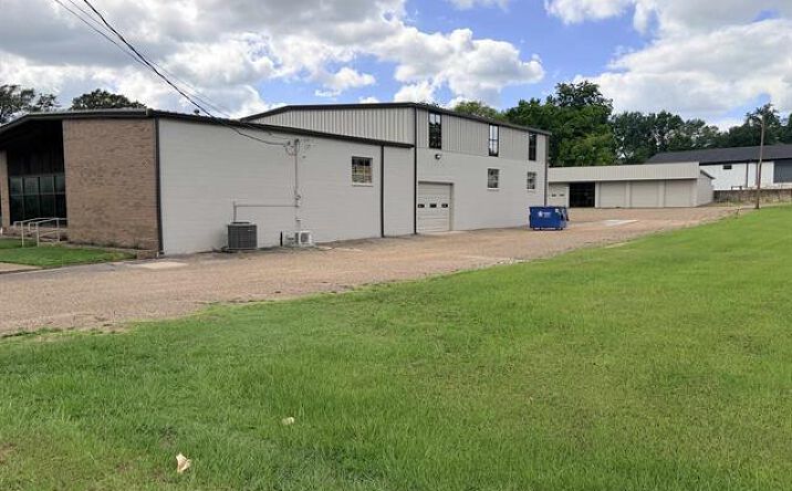 Pictures of Retail, Office, Industrial property located at 2100 E Front St, Tyler, TX 75702 for lease - image #1