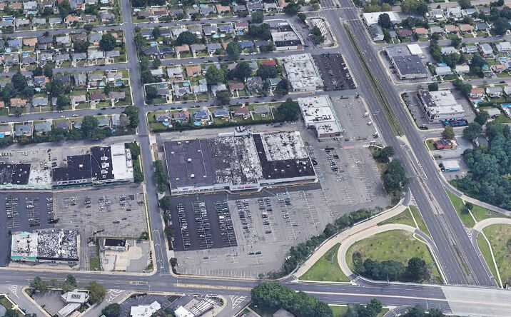 Pictures of Retail property located at 600 N Wellwood Avenue, Lindenhurst, NY 11757 for lease - image #1