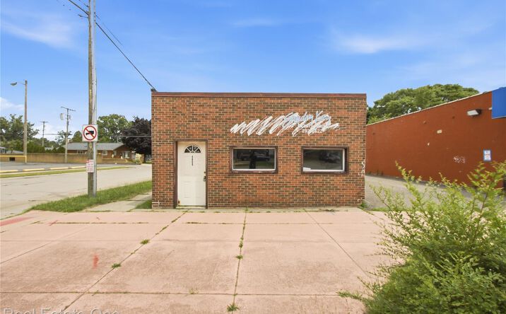 Pictures of Retail, Office property located at 4809 S Beech Daly Street, Dearborn Heights, MI 48125 for lease - image #1