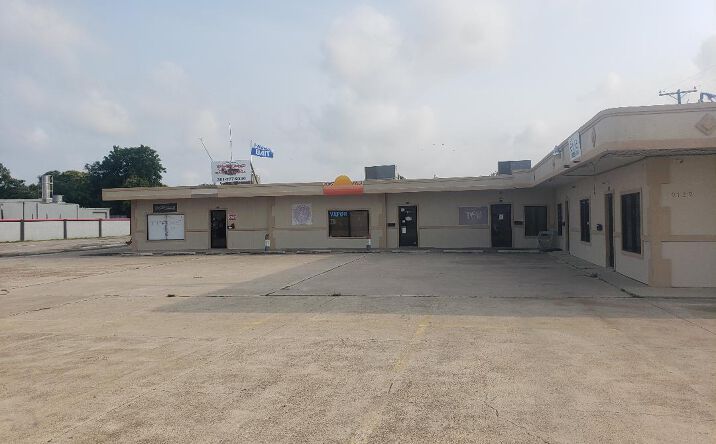 Pictures of Retail property located at 9729 S PADRE ISLAND DR, CORPUS CHRISTI, TX 78418-5192 for lease - image #1