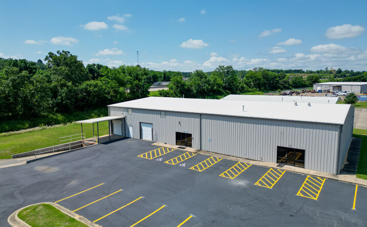 Pictures of Industrial, Retail property located at 1400 Commerce CT, Fort Smith, AR 72908-8558 for lease - image #1