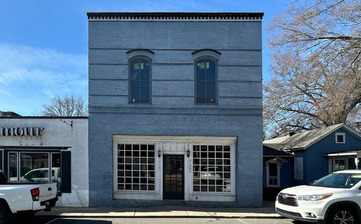 Pictures of Retail, Restaurant property located at 21304 Catawba Avenue, Cornelius, NC 28031 for lease - image #1