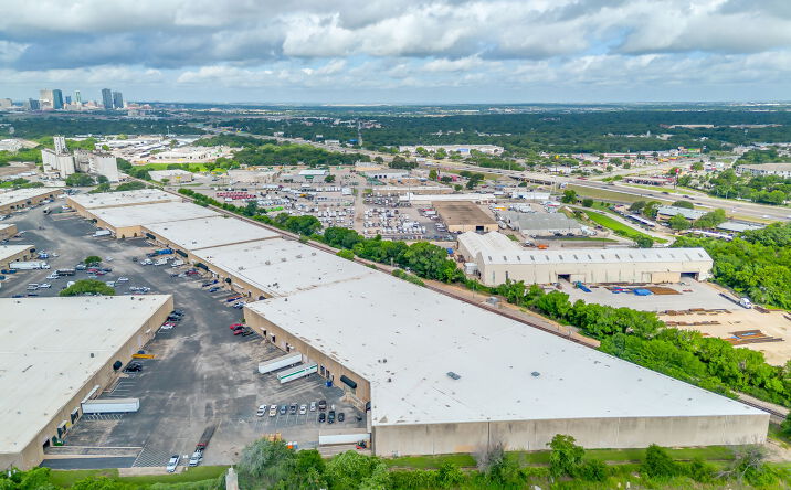 Pictures of Industrial property located at 586 North Beach Street, Fort Worth, TX 76111 for lease - image #1