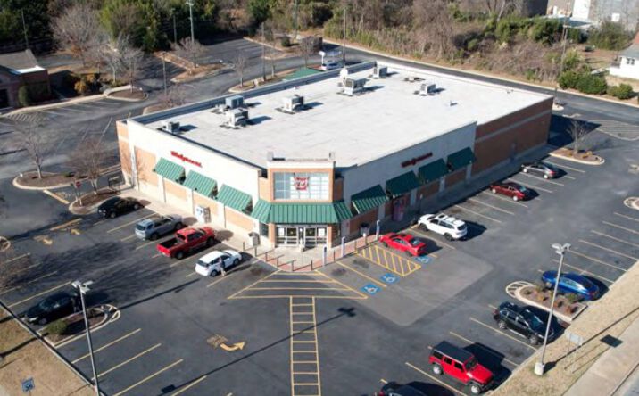 Pictures of Retail property located at 18 College Avenue, Elberton, GA 30635 for lease - image #1