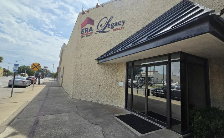 Pictures of Office property located at 101 East Garden Street, Pensacola, FL 32502 for lease - image #1