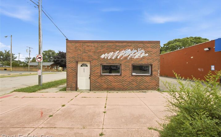 Pictures of Retail, Office, Restaurant property located at 4806 South Beech Daly Street, Dearborn Heights, MI 48125 for lease - image #1