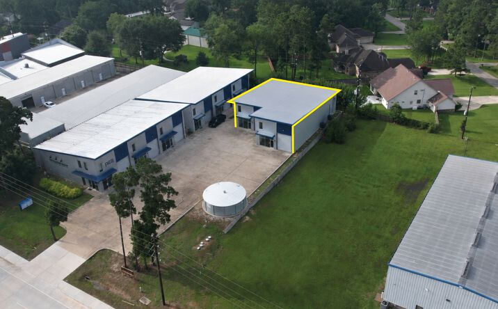 Pictures of Retail, Office, Industrial property located at 32415 Tamina Road, Magnolia, TX 77354 for lease - image #1
