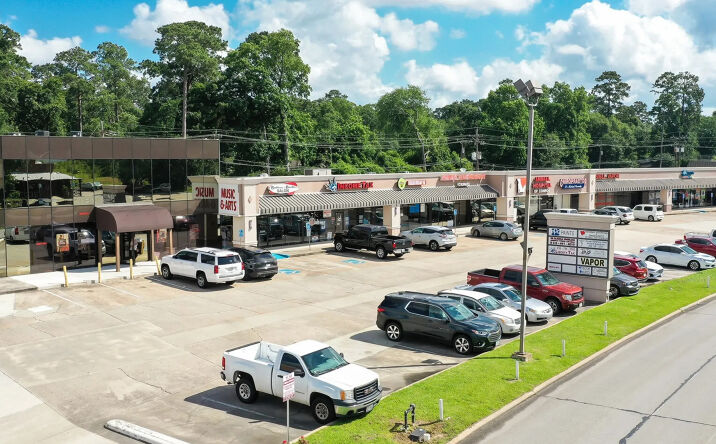 Pictures of Retail property located at 902-932 W Dallas St, Conroe, TX 77301 for lease - image #1