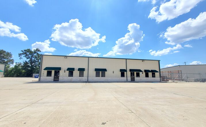 Pictures of Office, Industrial property located at 2418 N Frazier St - Building 107, Conroe, TX 77303 for lease - image #1