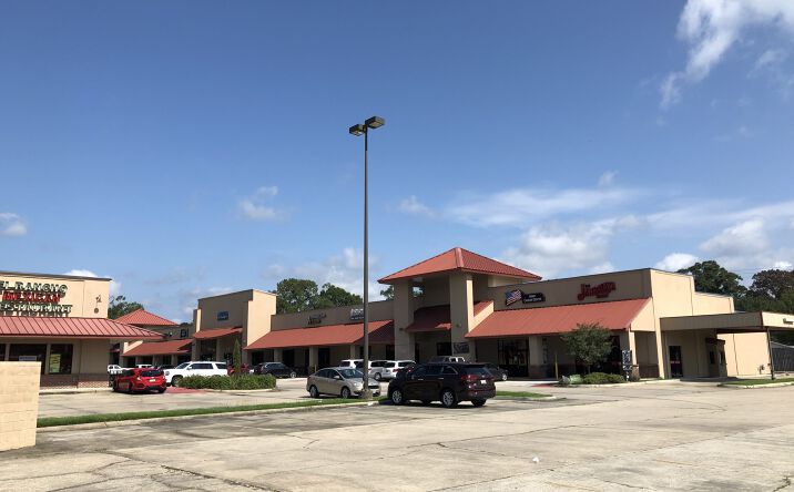 Pictures of Retail property located at 7755 Magnolia Beach Rd, Denham Springs, LA 70726 for lease - image #1