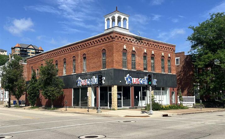 Pictures of Office, Retail property located at 401 Locust Street, Dubuque, IA 52001 for lease - image #1