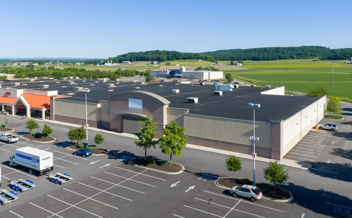 Pictures of Retail property located at 400 Eisenhower Dr, Hanover, PA 17331 for lease - image #1