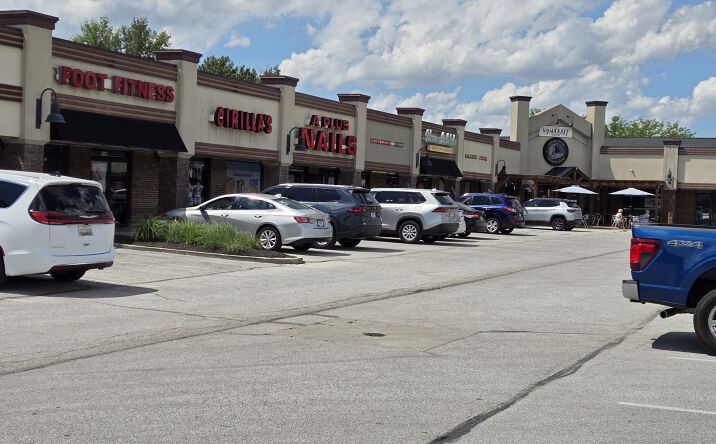 Pictures of Retail, Restaurant property located at 1140 North State Road 135, Greenwood, IN 46142 for lease - image #1
