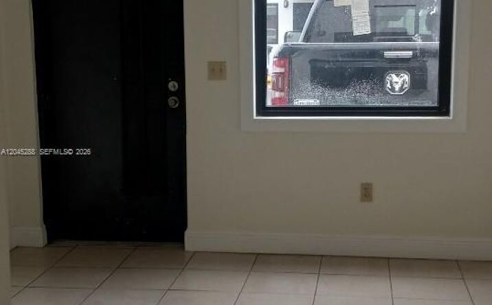 Pictures of Industrial property located at 2067 W 62nd St, Hialeah, FL 33016 for lease - image #1