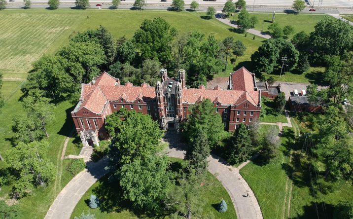 Pictures of Office property located at 23300 W. Davison St, Detroit, MI 48223 for lease - image #1