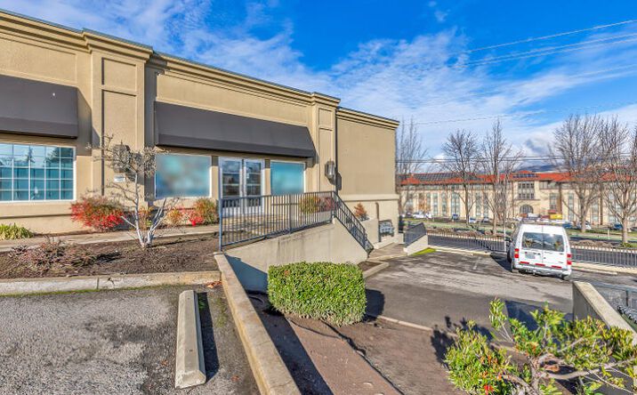 Pictures of Retail, Office, Restaurant property located at 1400 Ashland Street, Ashland, OR 97520 for lease - image #1