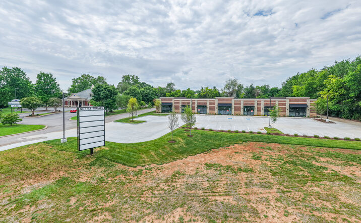 Pictures of Retail, Office property located at 2216 DOCTOR MARTIN LUTHER KING JR BLVD, MURFREESBORO, TN 37130-0057 for lease - image #1
