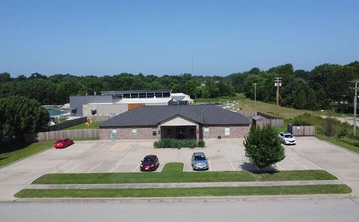 Pictures of Office property located at 975 N Lindsey Ave, Republic, MO 65738 for lease - image #1