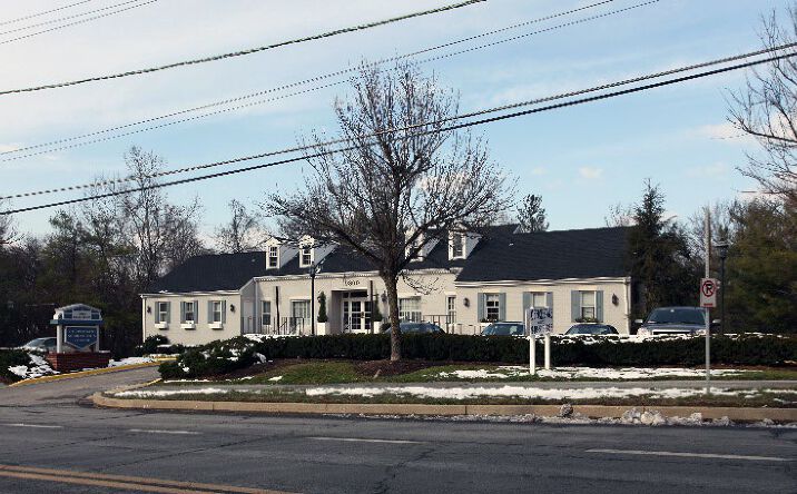 Pictures of Office property located at 9800 Falls Road, Potomac, MD 20854 for lease - image #1