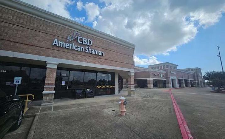 Pictures of Retail property located at 1406 W Fairmont Pkwy, La Porte, TX 77571 for lease - image #1
