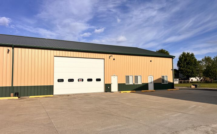 Pictures of Retail, Industrial property located at 250 Blairs Ferry Road, Palo, IA 52324 for lease - image #1