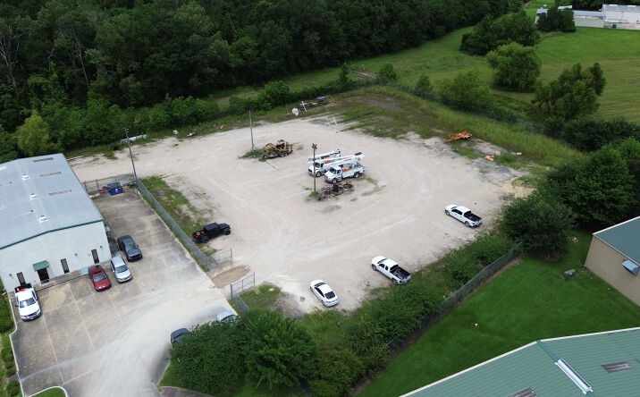 Pictures of Industrial property located at 13121 MORLAIX CT, BATON ROUGE, LA 70815 for lease - image #1