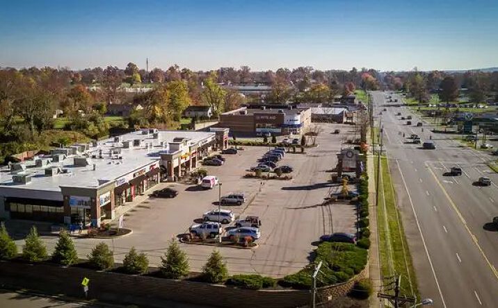 Pictures of Retail property located at 1661 Midland Trail, Shelbyville, KY 40065 for lease - image #1