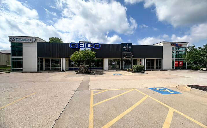 Pictures of Retail property located at 1706 Southeast Walton Boulevard, Bentonville, AR 72712 for lease - image #1