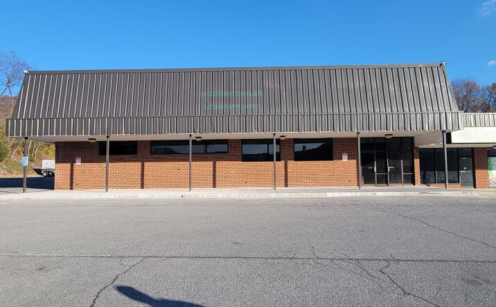 Pictures of Retail property located at 2726 Lee Highway, Cloverdale, VA 24077 for lease - image #1