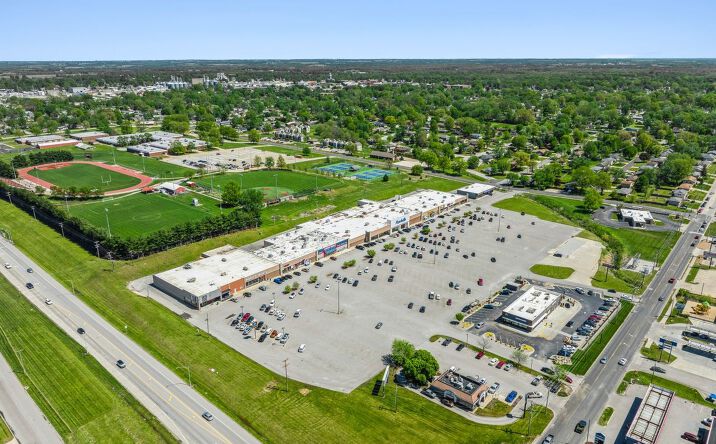 Pictures of Retail property located at 895 W College St, Marshall, MO 65340 for lease - image #1