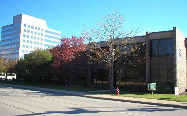 Pictures of Office property located at 225 N ARLINGTON HEIGHTS RD, ELK GROVE VILLAGE, IL 60007 for lease - image #1