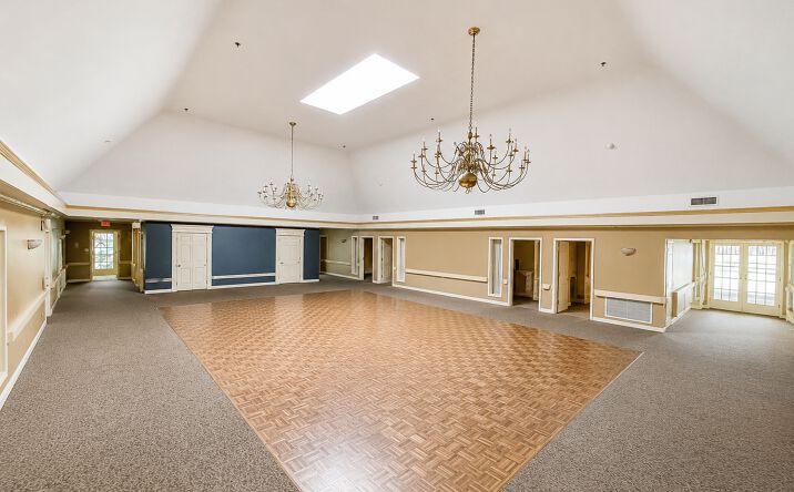 Pictures of Retail, Office, Special Purpose property located at 2800 2nd Avenue North, Moorhead, MN 56560 for lease - image #1