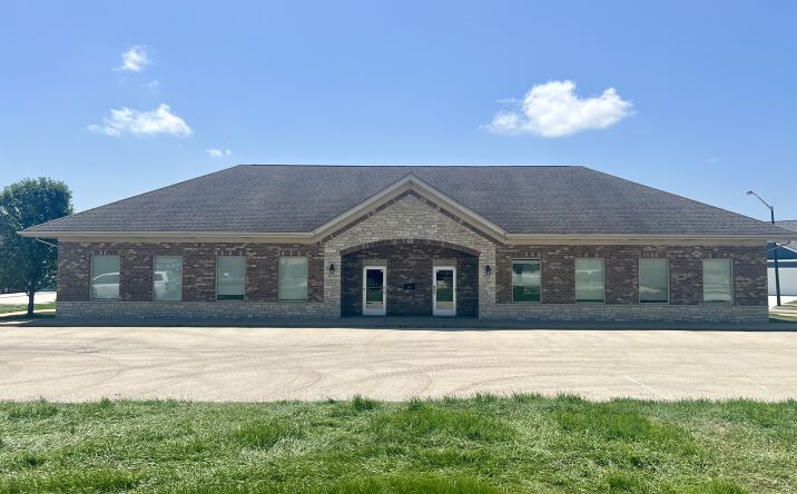 Pictures of Office, Retail property located at 161 Heritage Meadows Circle, Bourbonnais, IL 60914 for lease - image #1