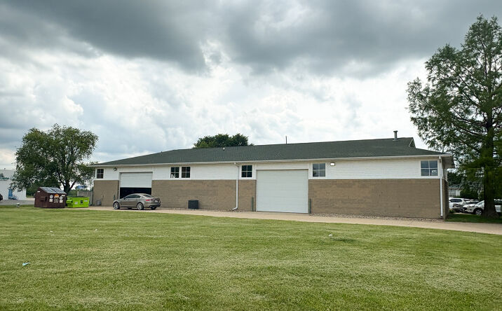Pictures of Office, Industrial property located at 8914 North Prairie Pointe Road, Peoria, IL 61615 for lease - image #1
