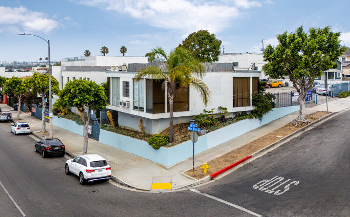 Pictures of Office, Retail property located at 400 N. La Brea Avenue, Inglewood, CA 90302 for lease - image #1