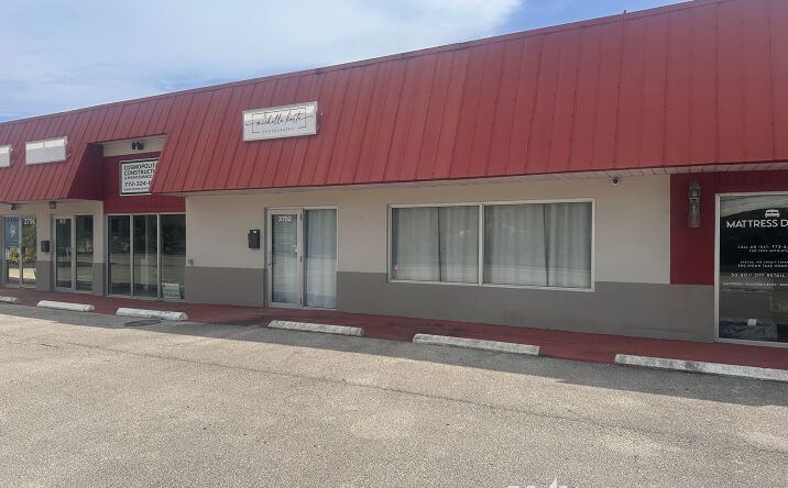 Pictures of Retail, Office, Industrial property located at 3752 Southeast Dixie Highway, Stuart, FL 34997 for lease - image #1