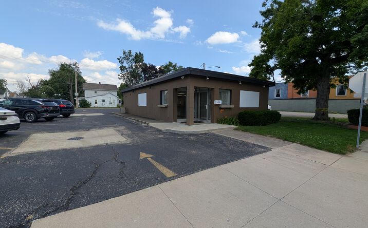 Pictures of Retail, Office property located at 922 DIVISION ST, MISHAWAKA, IN 46545-6607 for lease - image #1