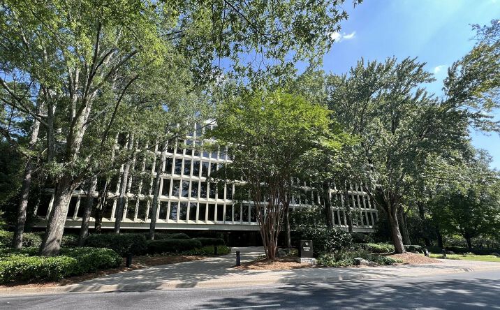 Pictures of Office property located at 10 Inverness Center Pkwy, Hoover, AL 35242 for lease - image #1