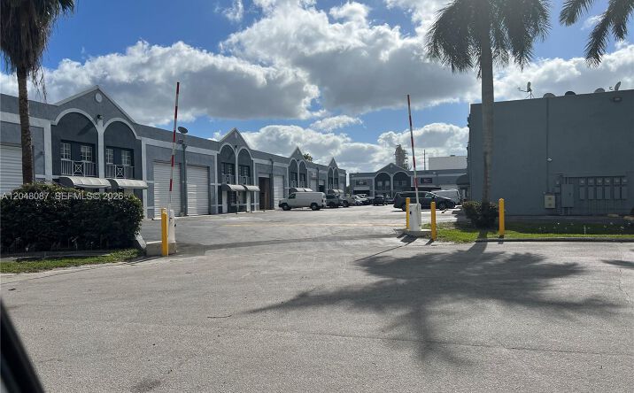 Pictures of Industrial property located at 10680 NW 123rd St Rd # 104, Medley, FL 33178 for lease - image #1