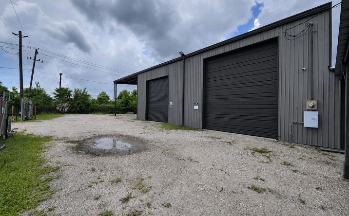 Pictures of Retail property located at 1812 West D Street, La Porte, TX 77571 for lease - image #1