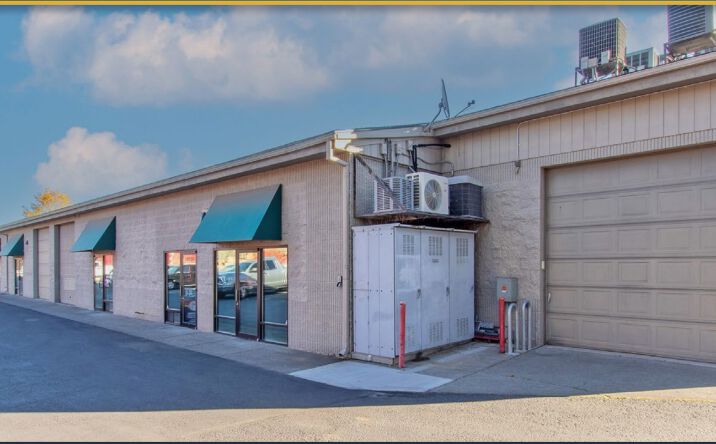 Pictures of Office property located at 2525 NE Twin Knolls Dr, Bend, OR 97701 for lease - image #1