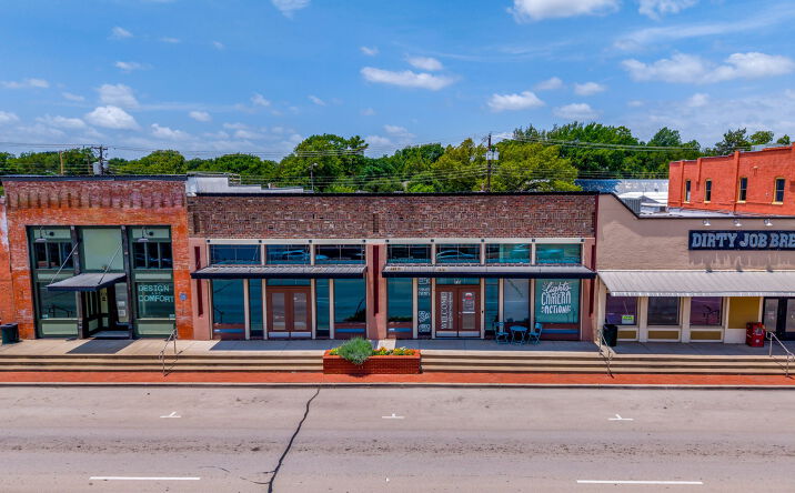 Pictures of Retail property located at 115 North Main Street, Mansfield, TX 76063 for lease - image #1