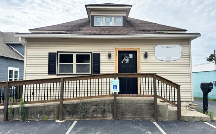 Pictures of Office property located at 1064 US 31W BYP, BOWLING GREEN, KY 42101-2418 for lease - image #1