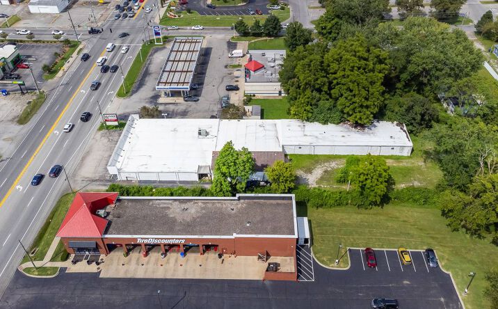 Pictures of Retail, Industrial property located at 10509 Dixie Highway, Louisville, KY 40272 for lease - image #1
