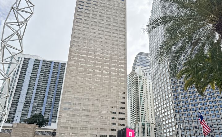 Pictures of Office property located at 201 S Biscayne Blvd, Miami, FL 33131 for lease - image #1