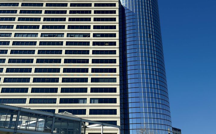 Pictures of Office property located at 8888 Keystone Crossing Suite 1300, Indianapolis, IN 46240 for lease - image #1