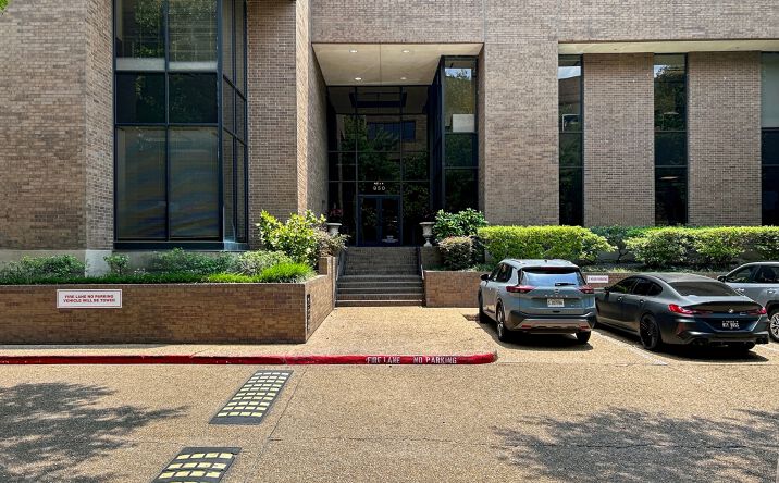 Pictures of Office property located at 950 Echo Lane Suite 200, Houston, TX 77024 for lease - image #1