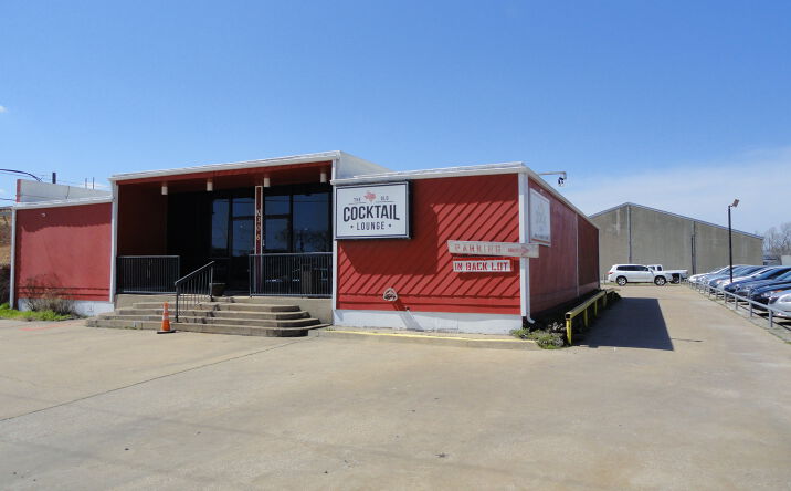 Pictures of Restaurant property located at 306 N Bowen Rd, Arlington, TX 76012 for lease - image #1